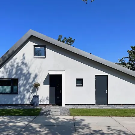 Eco-friendly With Terrace And Garden, Cleaning Included Dirkshorn